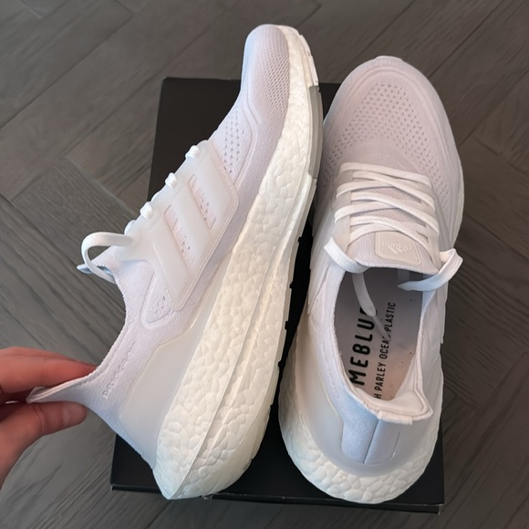 Adidas Ultraboost White Size 9 - Picture 3 of 5